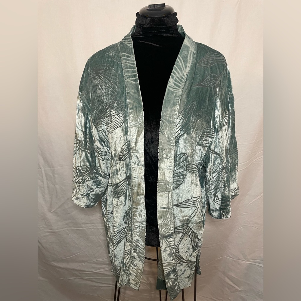 A New Day Velvet baby blue short sleeve leaf design womens  OSFM